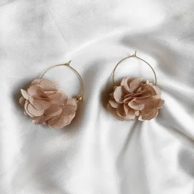 Boucles d'oreilles AIME | Beige poudré — photo 1
