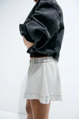Short en denim avec taille élastique - Gris denim clair — photo 3