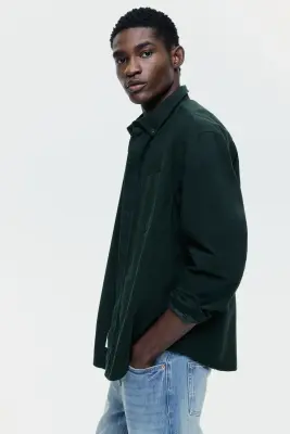 Chemise Regular Fit en velours côtelé - Vert foncé — photo 4