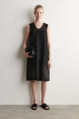 ROBE DIAPHANE À PLIS NERVURÉS - NOIR — photo 1
