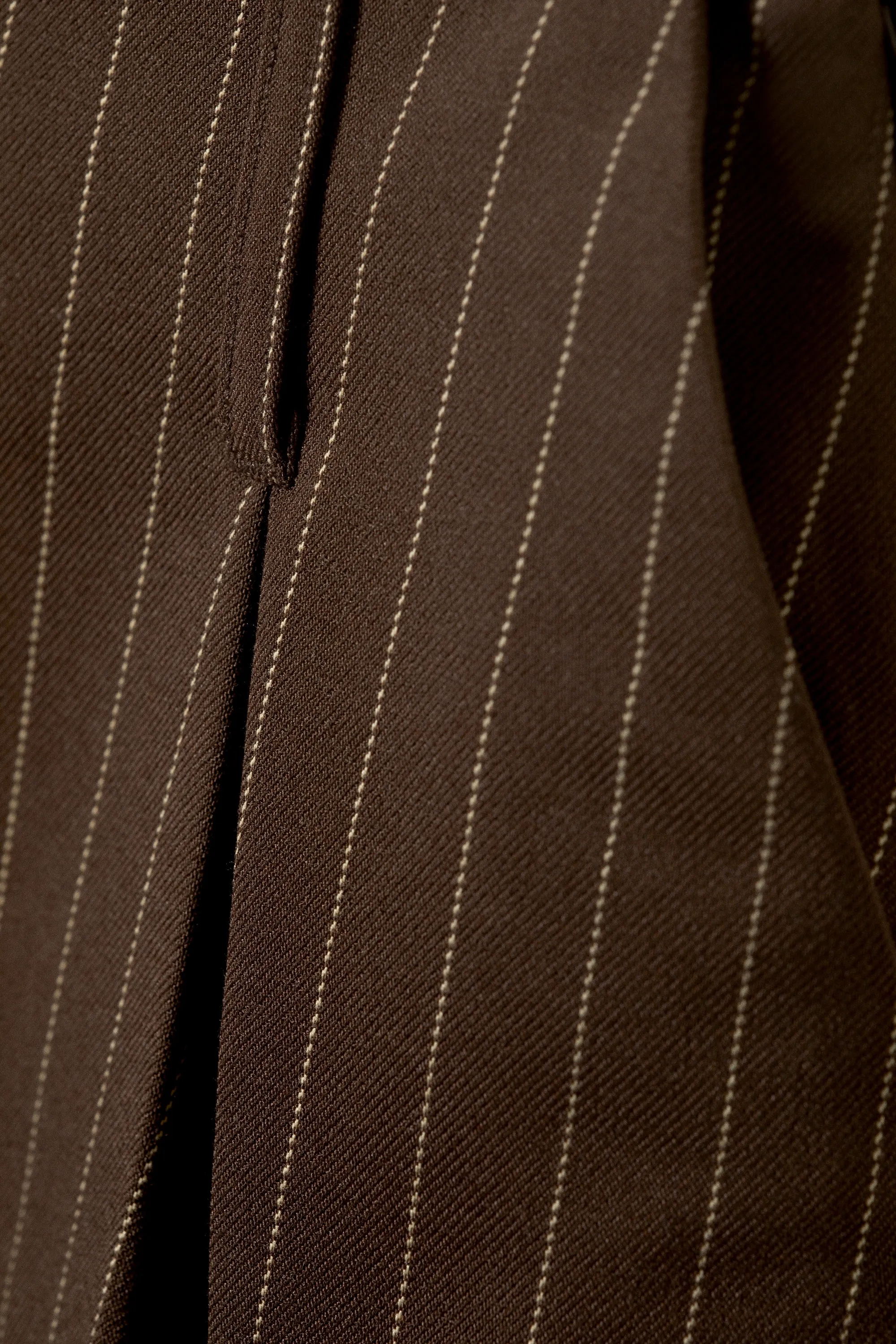 Mini jupe de costume plissée - Marron foncé rayé