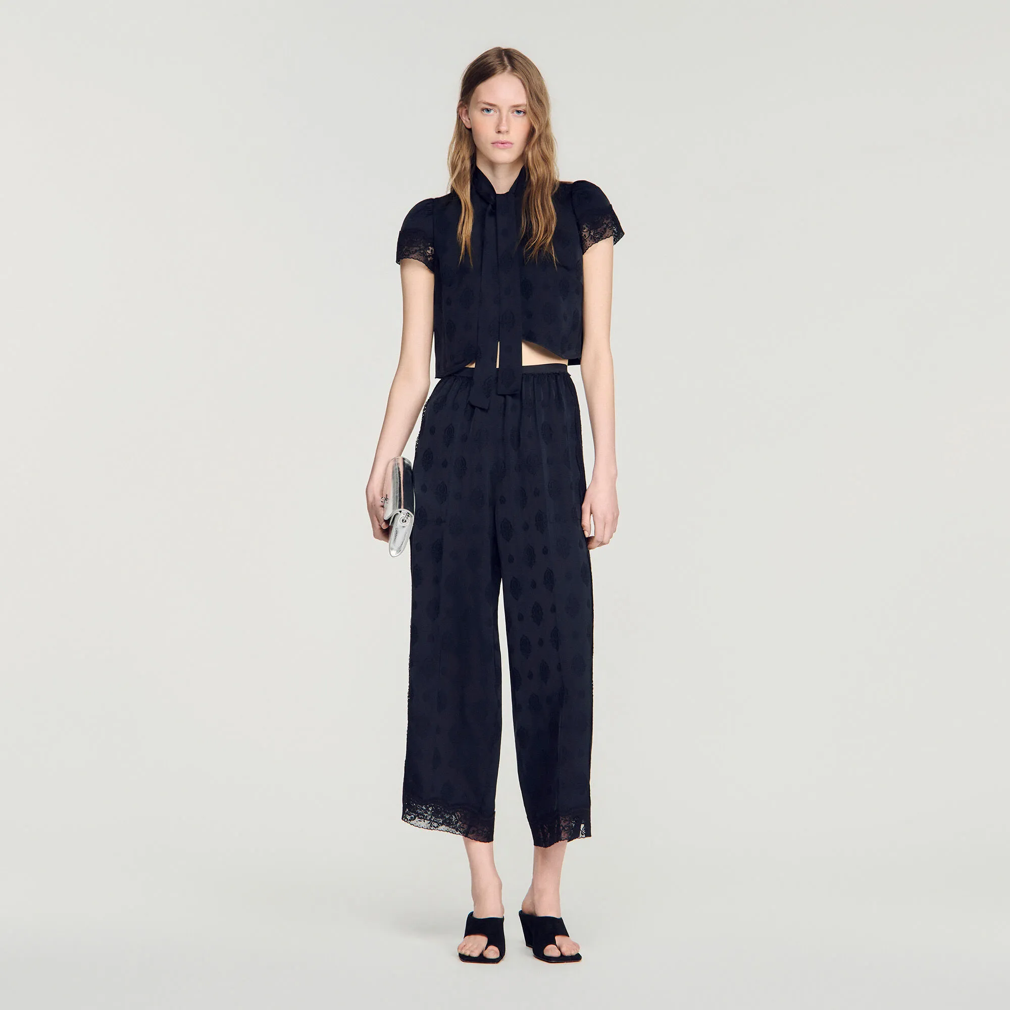Top court jacquard Paisley