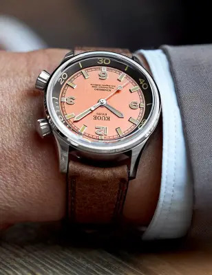 KUOE SOMBRERO 90-011 SALMON PINK LINEN TEXTURED DIAL BRACELET FLAT LINK — photo 4