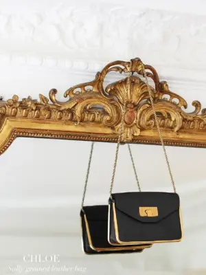 Petit sac SALLY en cuir grainé noir et chaîne dorée Px boutique 1320€ — photo 3