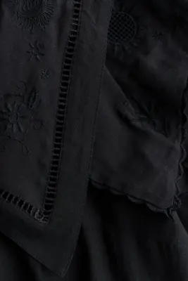 Robe à col marin avec broderie anglaise - Noir — photo 4