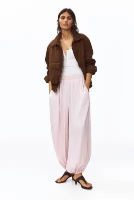Pantalon en satin avec jambes ballon - Rose clair — photo 2