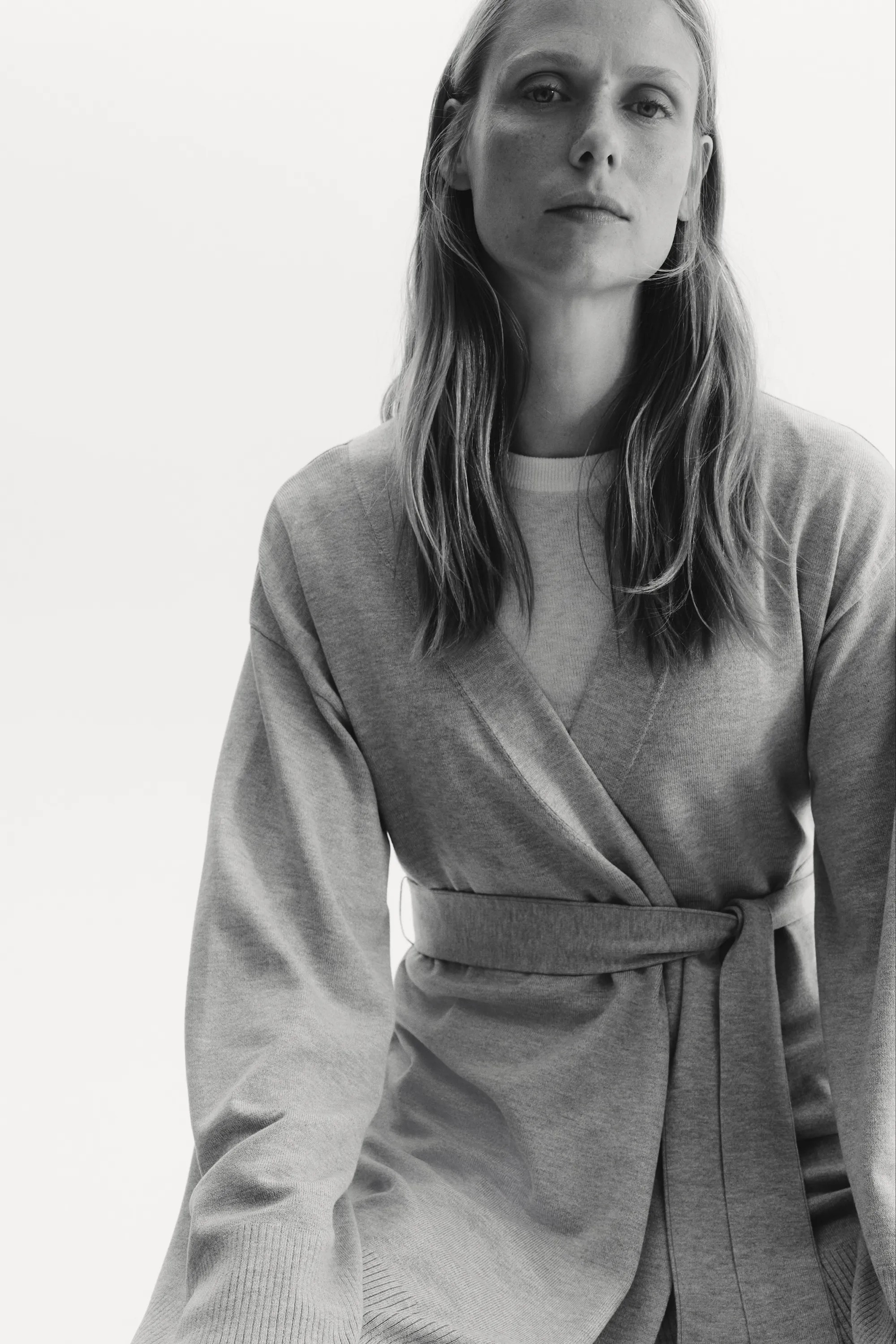 MAMA Gilet avec ceinture à nouer - Grège clair