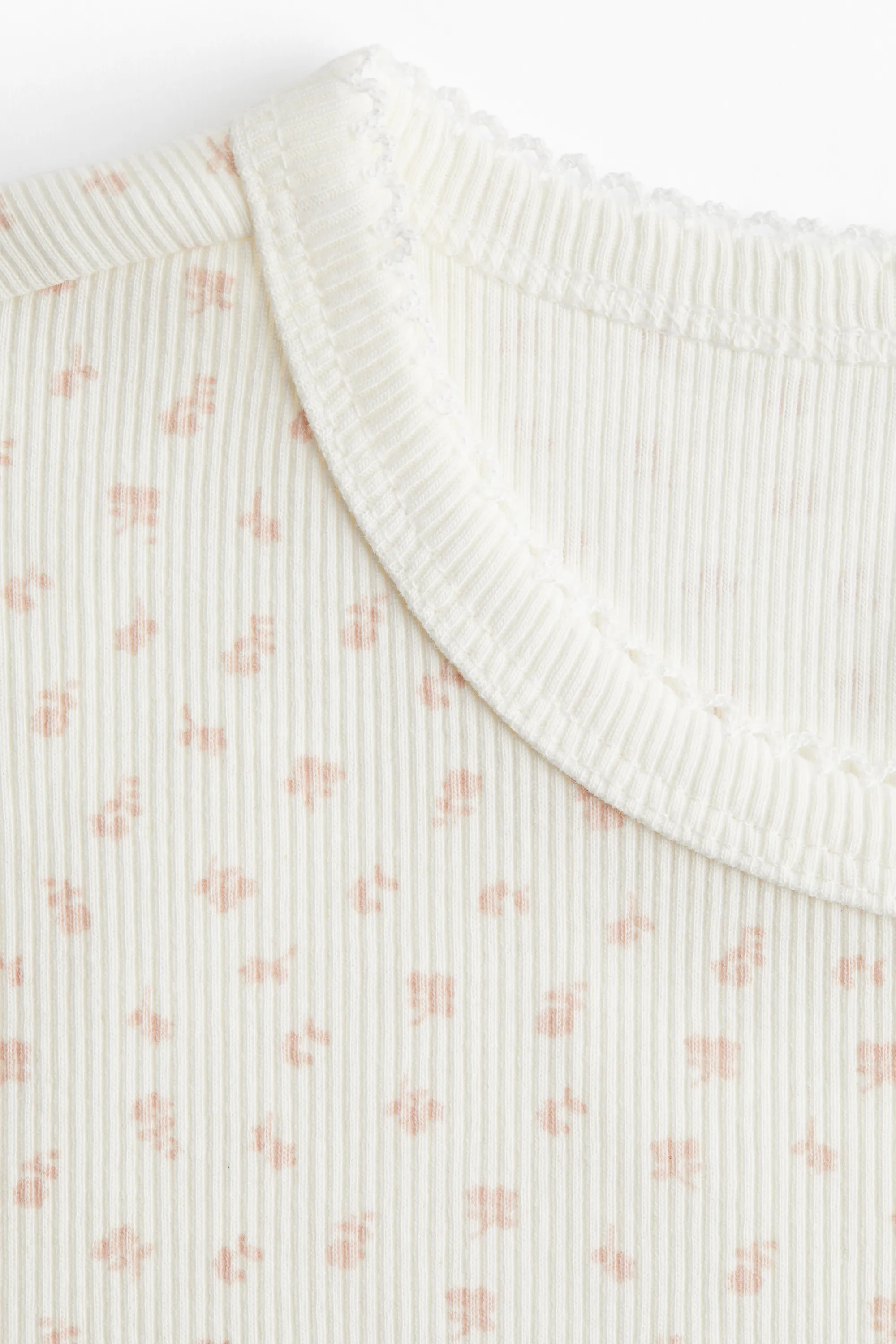 T-shirt avec détails surjetés - Crème/fleuri