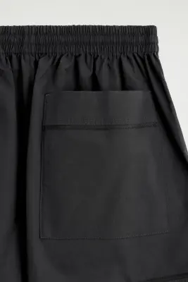 SHORT ÉLASTIQUÉ EN COTON À FINITION GROS-GRAIN - NOIR — photo 5