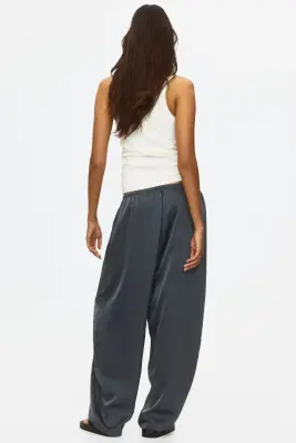 Pantalon en satin froissé - Gris foncé — photo 3
