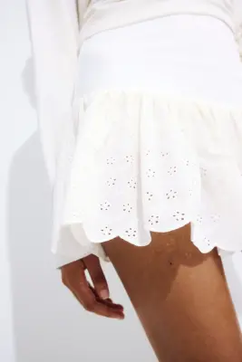 Mini jupe-short avec broderie anglaise - Crème — photo 1