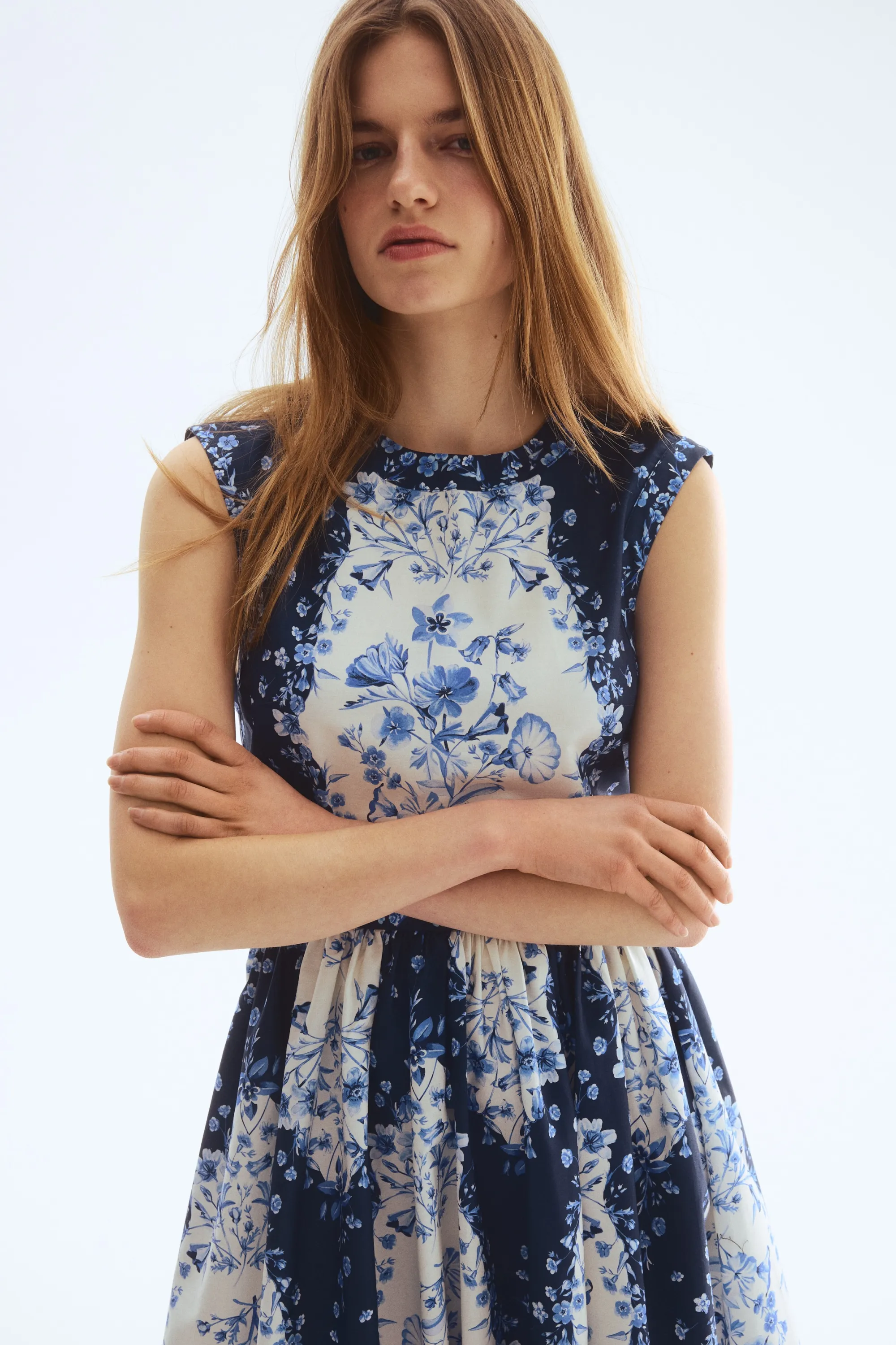 Robe en popeline avec jupe évasée - Bleu marine/bleu/fleuri