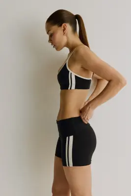 Short de sport moulant à taille repliée SoftMove™ - Noir/rayé — photo 4