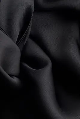 Robe en satin avec encolure bénitier - Noir — photo 4