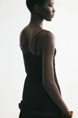 Robe à bretelles fines avec corsage smocké - Marron foncé — photo 2