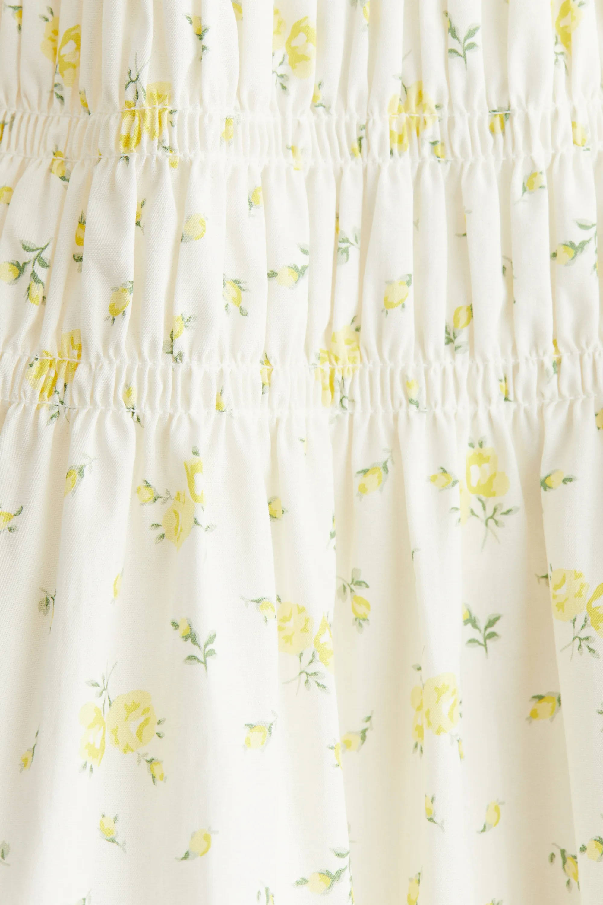 Robe en coton avec corsage smocké - Blanc/fleuri