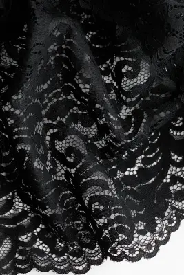 Robe en dentelle avec jupe évasée - Noir — photo 2
