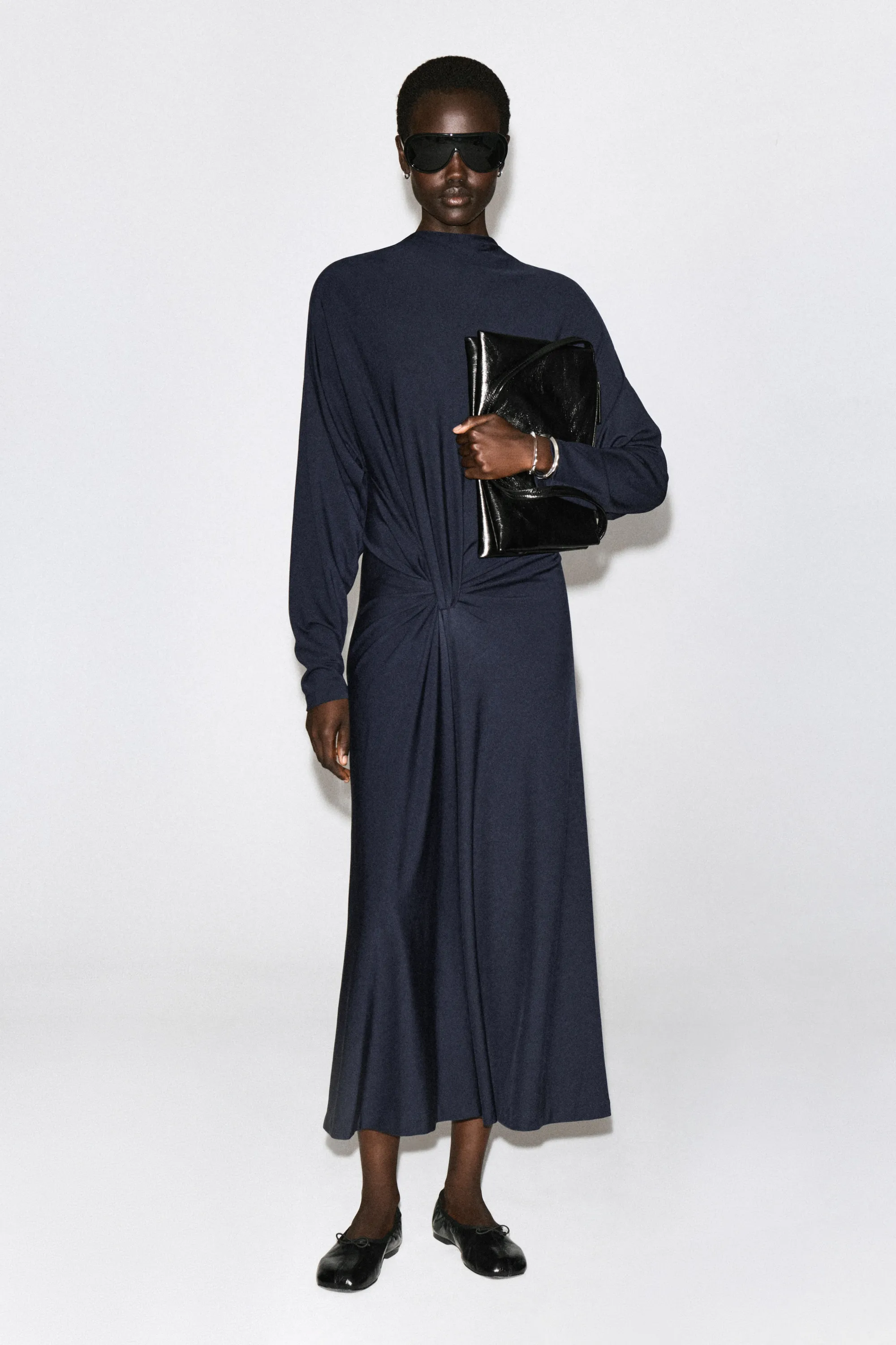 ROBE MIDI DRAPÉE À DÉTAIL TORSADÉ - BLEU MARINE
