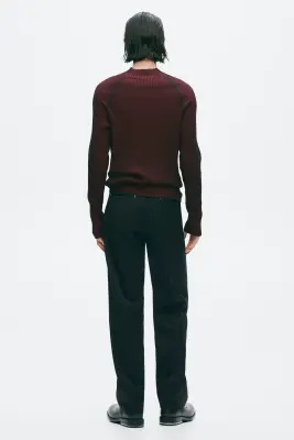 Pull Slim Fit en maille côtelée avec col cheminée - Rouge/noir — photo 3