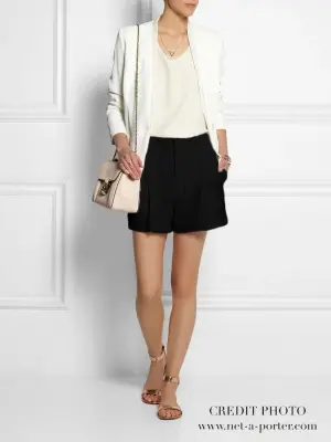 Short taille haute à pinces en crêpe noir Prix boutique 490€ Taille 40 — photo 2