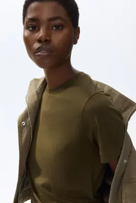T-shirt en soie mélangée - Vert kaki foncé — photo 2