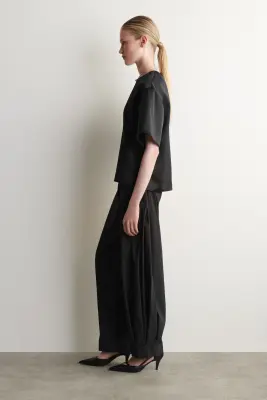 T-SHIRT OVERSIZE EN SATIN - NOIR — photo 3