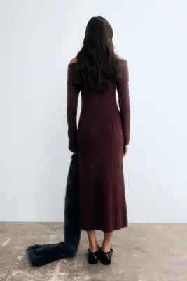 Robe épaules nues en maille côtelée - Bordeaux — photo 2