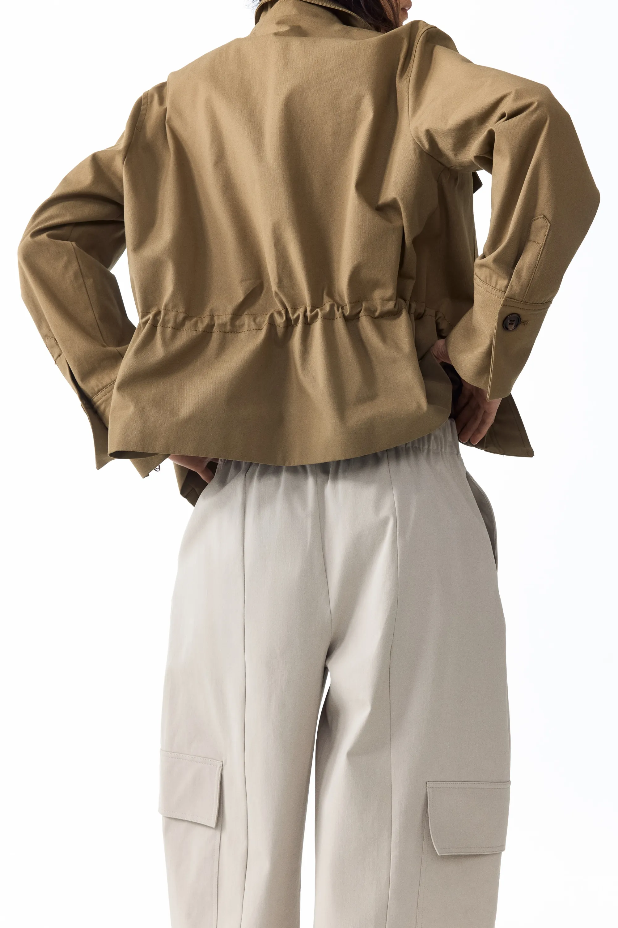 Pantalon cargo avec détails croisés - Beige clair