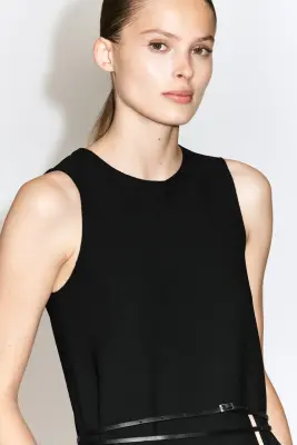 ROBE MIDI SANS MANCHES EN CRÊPE - NOIR — photo 5