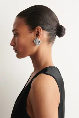 BOUCLES D'OREILLES FLEURS DÉPAREILLÉES - ARGENTÉ — photo 1