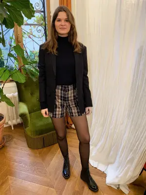 Short en laine imprimé écossais carreaux noir et crème Défilé 2015 Prix boutique 720€ Taille 38/40 — photo 2