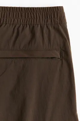 Pantalon cargo Regular Fit - Vert kaki foncé — photo 4