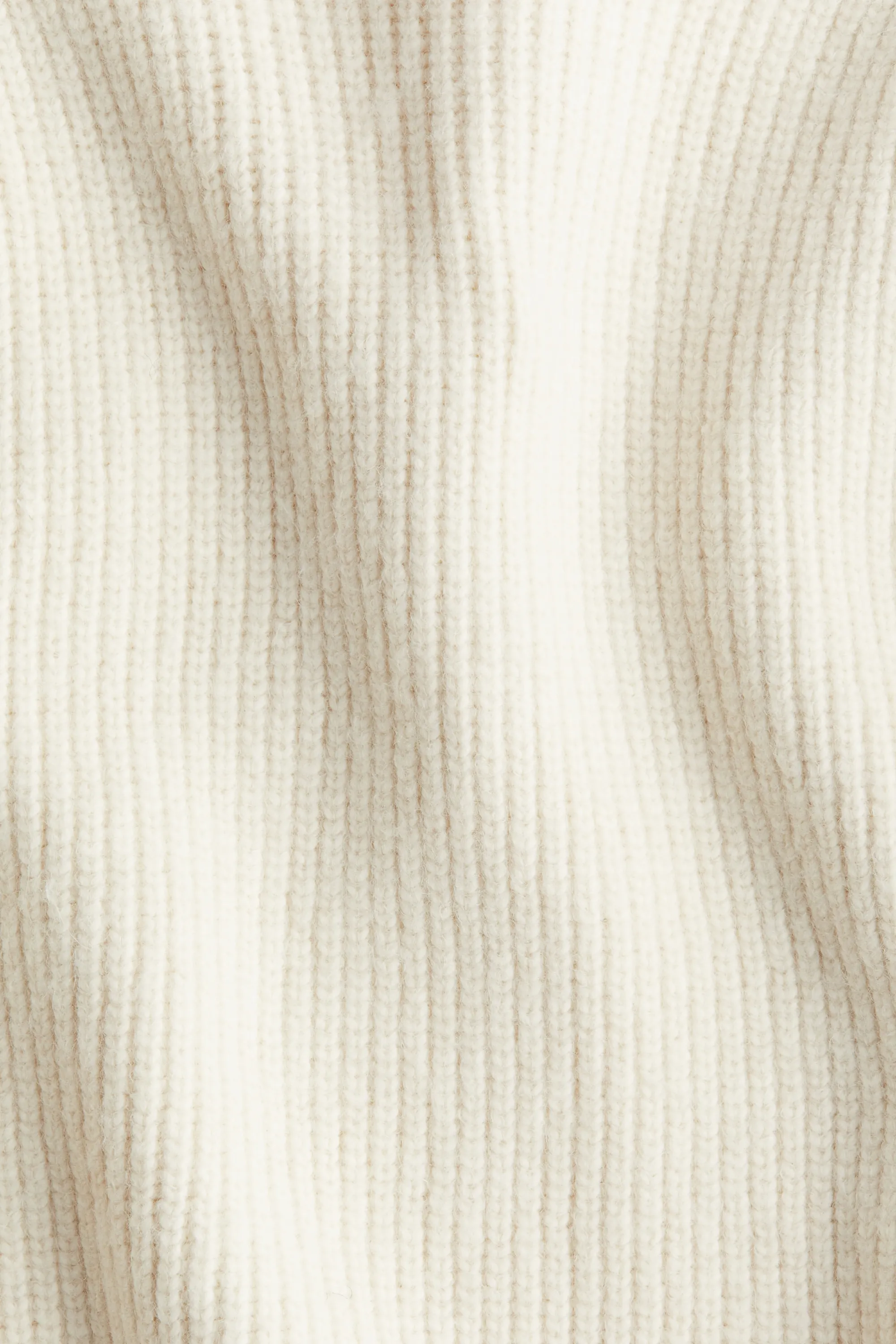 Pull en maille côtelée avec col cheminée - Crème