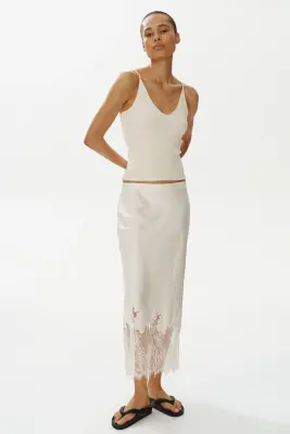 Jupe en satin avec dentelle - Crème — photo 1