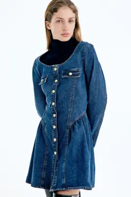 Robe en denim avec jupe évasée - Bleu denim — photo 2