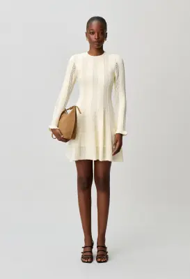 Robe courte maille patineuse