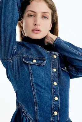 Robe en denim avec jupe évasée - Bleu denim — photo 1