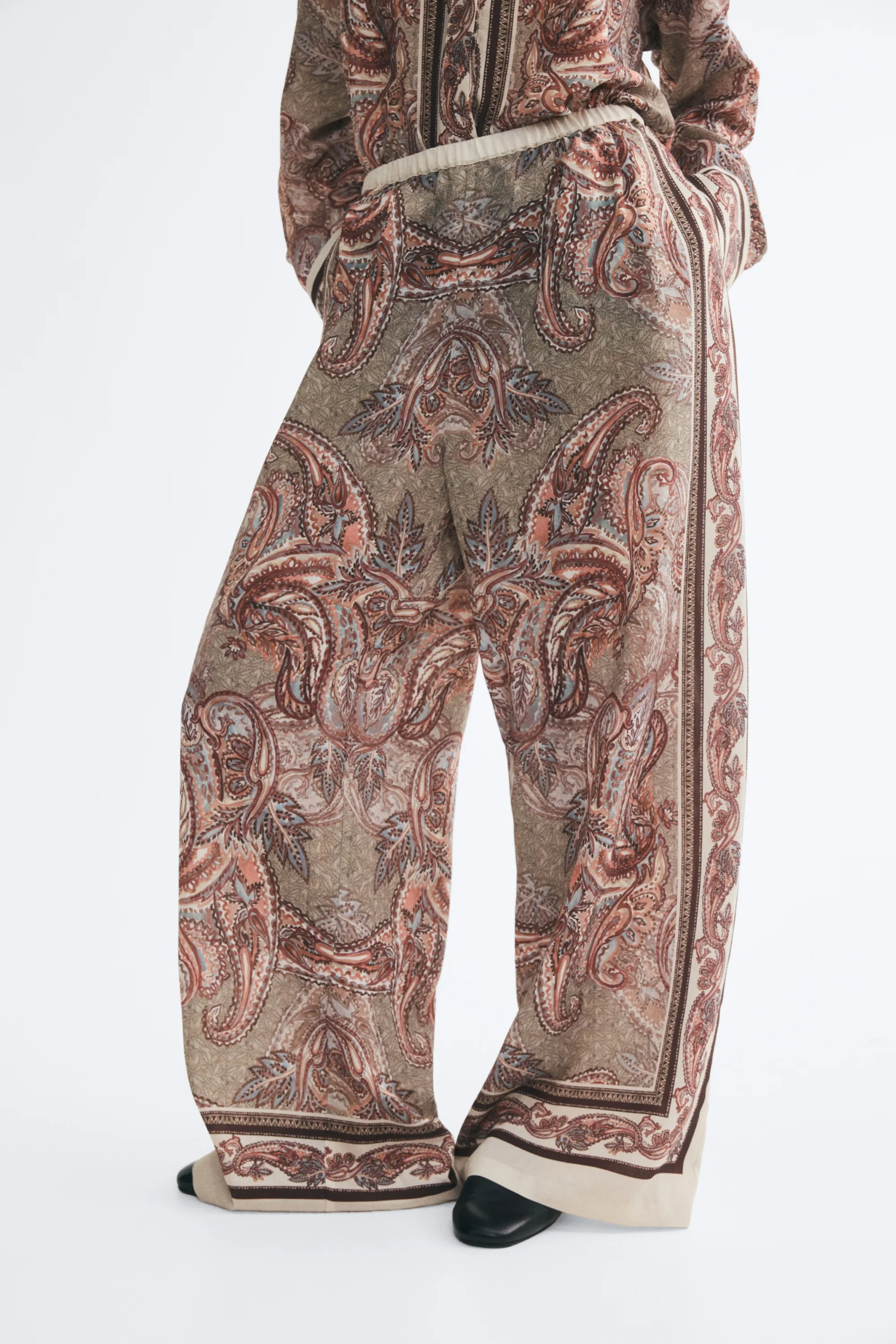 Pantalon en viscose mélangée avec taille élastique - Beige clair/motif cachemire