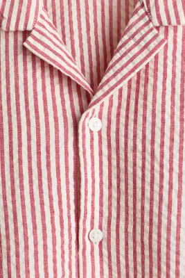 Chemise en seersucker avec col cubain - Rouge clair/rayé — photo 2