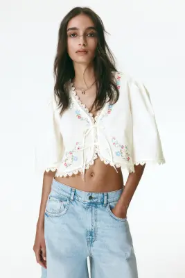 Blouse courte et brodée - Crème/fleuri — photo 2