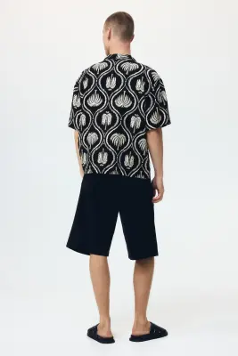 Chemise Relaxed Fit à col cubain - Noir/motif — photo 3