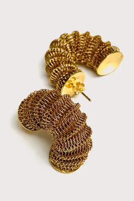 Boucles d’oreilles en maille dorée effet chenille — photo 3