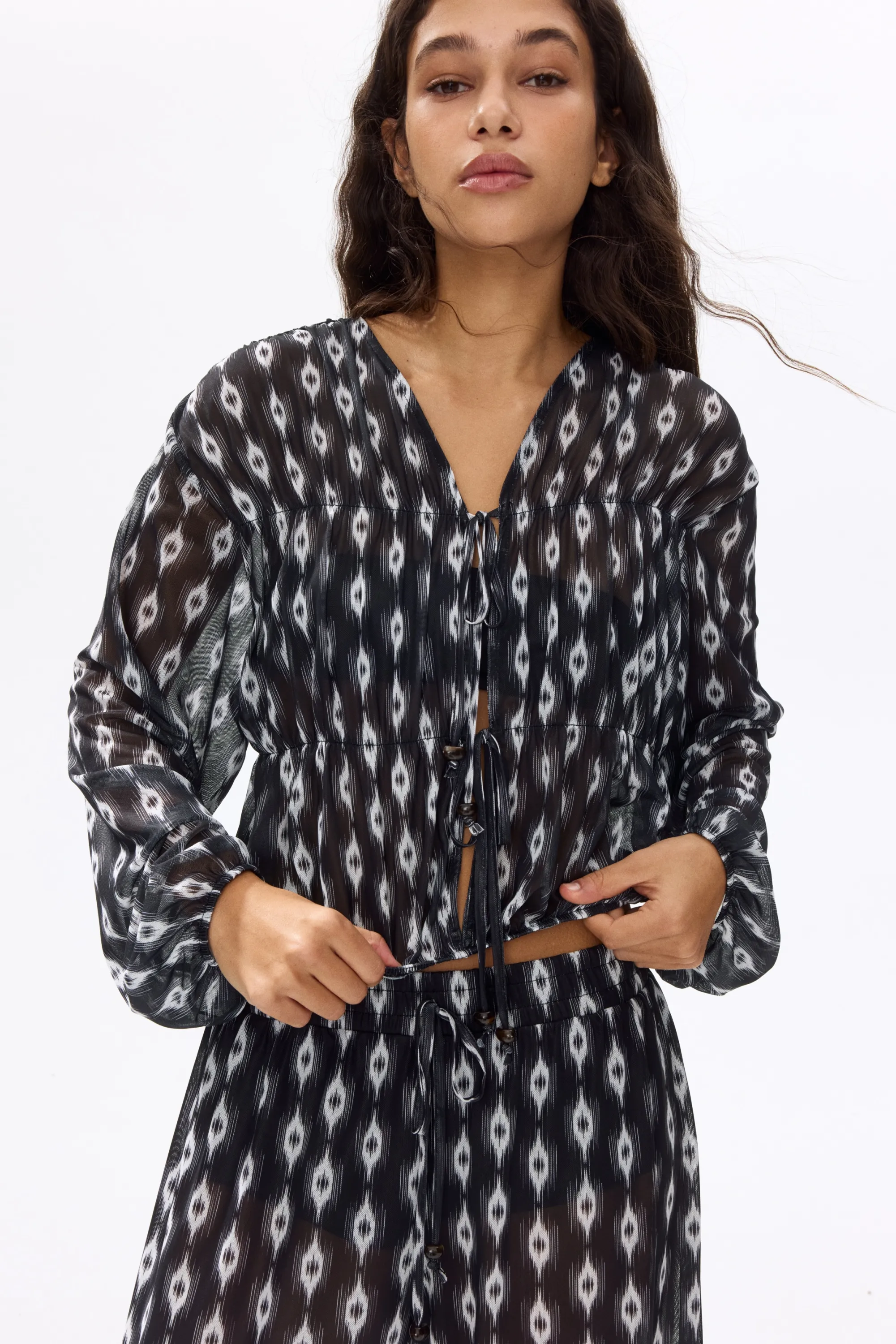 Blouse en mesh avec détails à nouer - Noir/motif