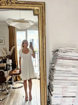 Robe manches courtes en jersey stretch blanc Prix boutique 230€ Taille 38 — photo 2