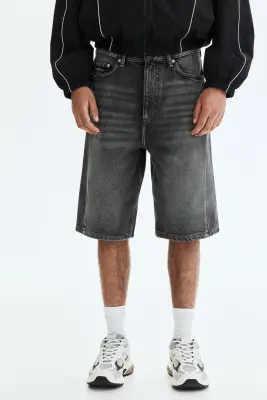 Short Baggy en denim avec coutures tournantes - Gris denim foncé — photo 1