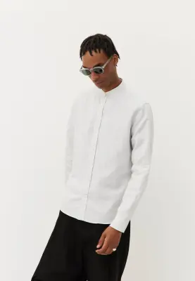 La chemise col officier - Blanc cassé — photo 2