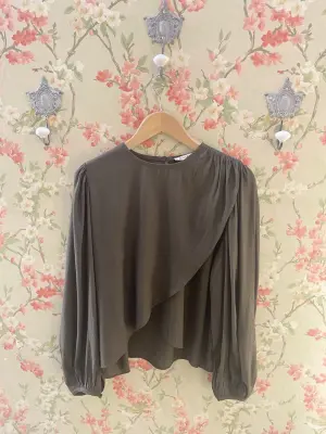 Nouveau ! BELLEPIECE Blouse Monica Bronze — photo 2
