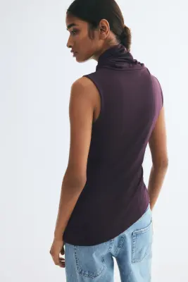 Top ajusté avec col roulé - Violet prune foncé — photo 3