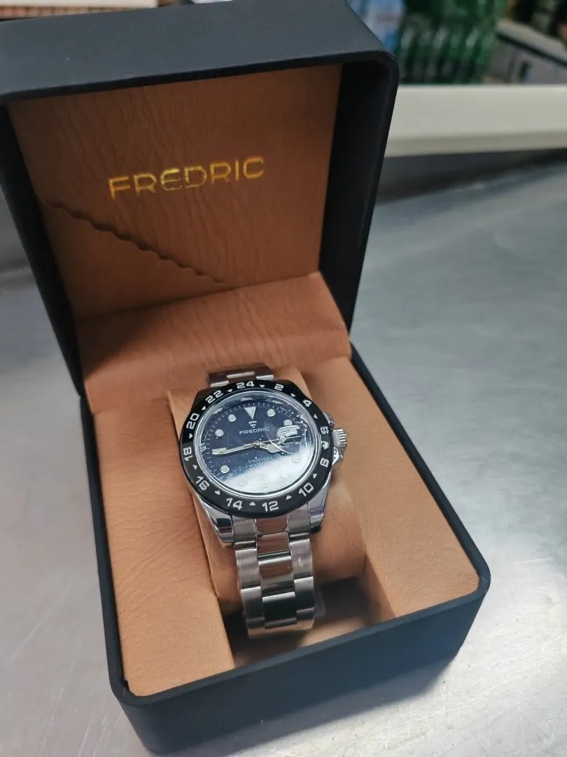 Montre 323
