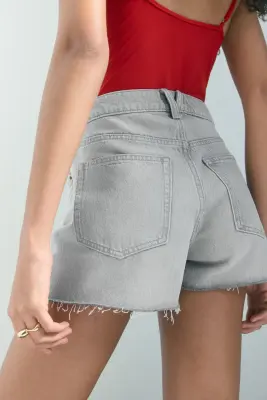 Short en denim avec bords à cru - Gris clair — photo 3